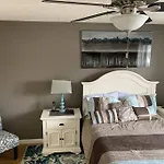 Chris Cozy Condo Commonwealth #205 Edmonton